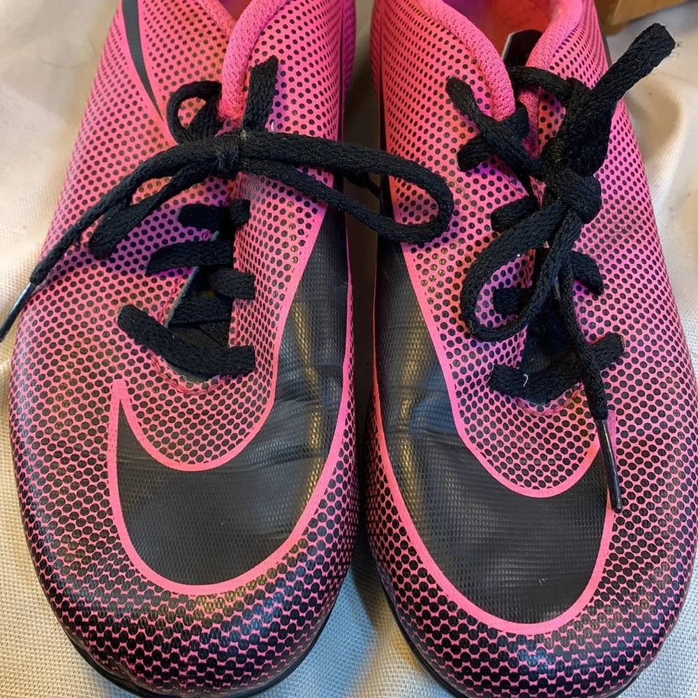 Nike soccer sneakers almost NEW